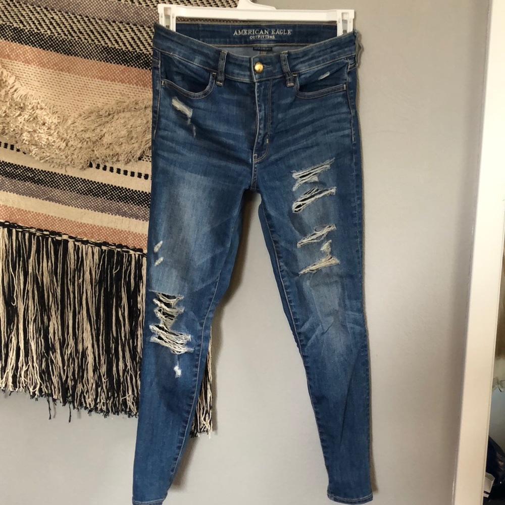 American Eagle high rise distressed 6 short